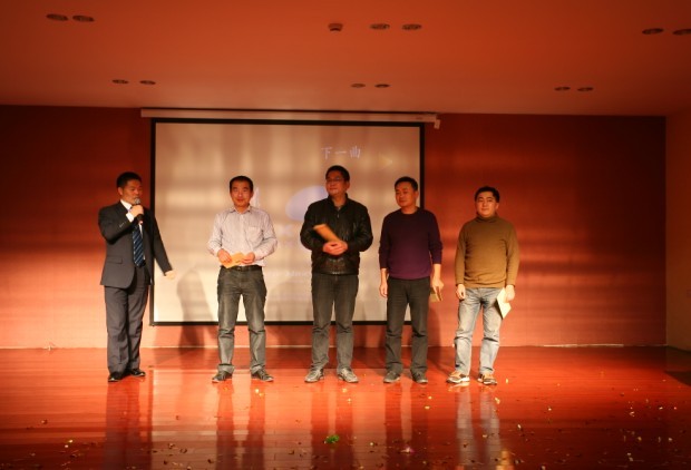 查总颁发^佳忠诚员工奖