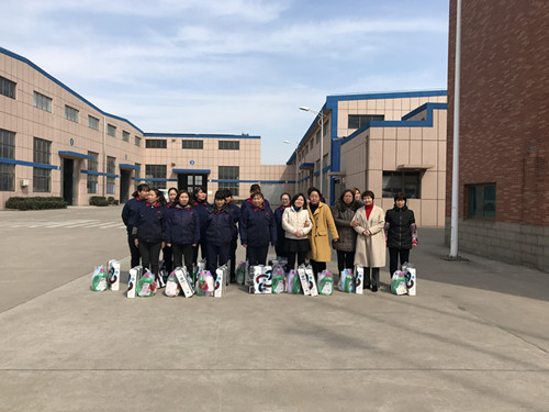 先锋公司三八节合照